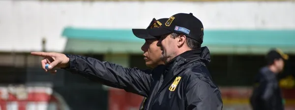 El ayudante de un entrenador filtró una foto que lo vincularía con The Strongest.