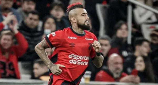 El campeón de América con Chile en 2015 y 2016 atraviesa un momento complicado en su actualidad