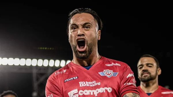 El defensor Julián Velázquez es el protagonista de una de las principales historias del mercado de pases