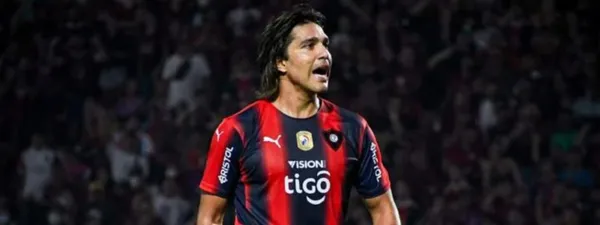 El delantero tuvo una salida polémica de Cerro y su esposa explicó los motivos.