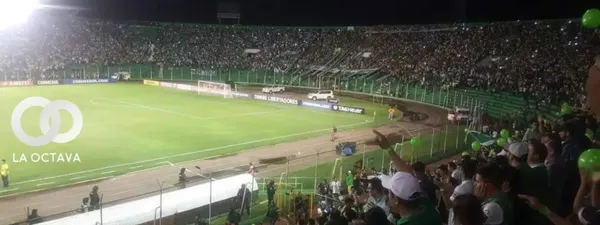 El entrenador argentino recién asumió y le exigen a gritos que saque resultados positivos para evitar el promedio.