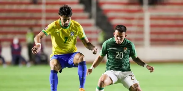 El equipo del boliviano ganó de visitante y se prende en la lucha.