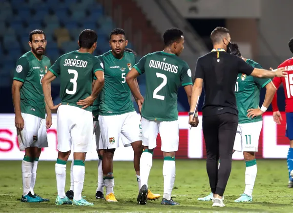 El estratega argentino afirmó sentir vergüenza por el rendimiento de sus dirigidos en las primeras practicas.