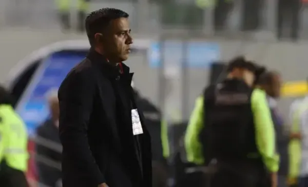 El ex entrenador de Bolivia y un tenso cruce