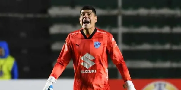 El guardametas académico tapó dos penales en la definición tras el empate.