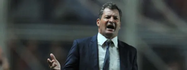 El Pampa se mostró muy tranquilo hasta los últimos minutos del partido pero se sacó pidiendo amarillas y el arbitro le llamó la atención.