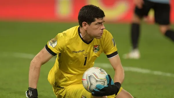 Hace varios años, un jugador boliviano llegó a vestir las principales camisetas del fútbol de Argentina y se convirtió en referente