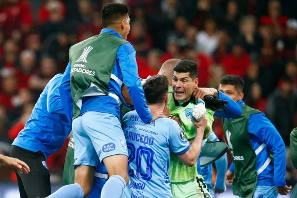 La Academia goleó en su visita a Villa Turani.