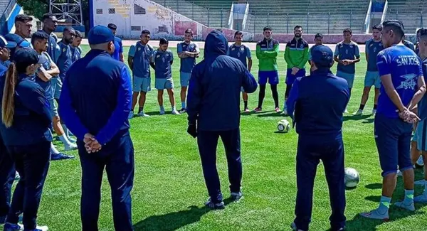 La institución de Oruro se estrenará en la élite del fútbol local y se rearma para no sufrir con el descenso