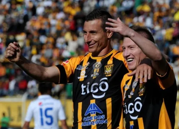 Los futbolistas formaron parte de The Strongest