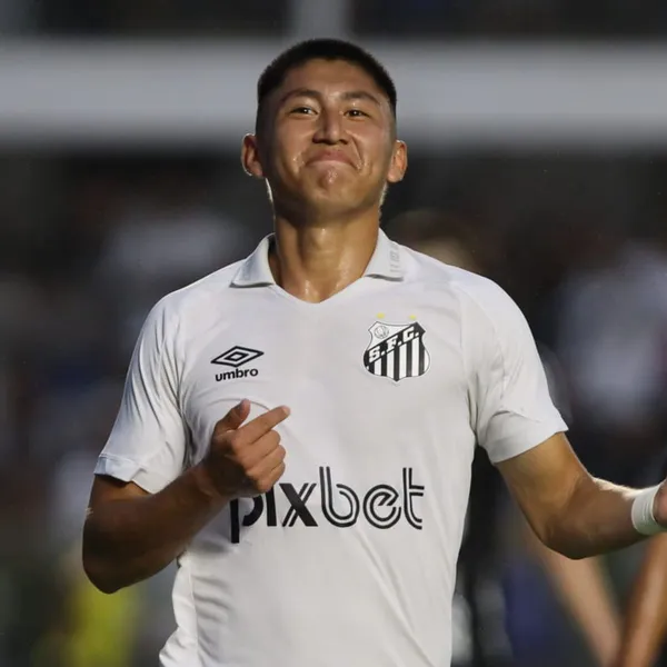 Miguel Terceros ingresó en el minuto 58 y parece irse ganando la confianza de su DT Hellmann en Santos.