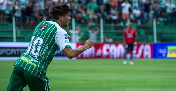 Pasó de jugar en el Bahía para disputar la próxima temporada en el Ceará, donde tendrá la dorsal 10