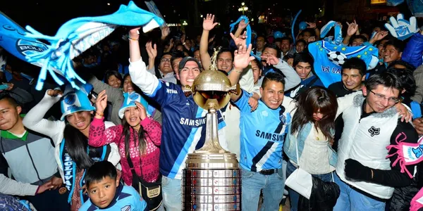 Tras la agónica victoria por penales, los fanáticos de La Academia celebraron el pase a cuartos.