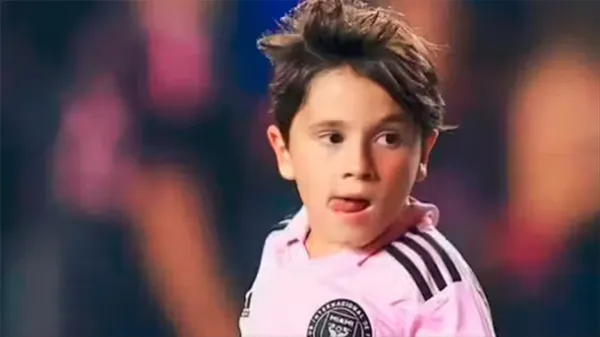 Video con las acciones del hijo del astro del fútbol le dan la vuelta al mundo