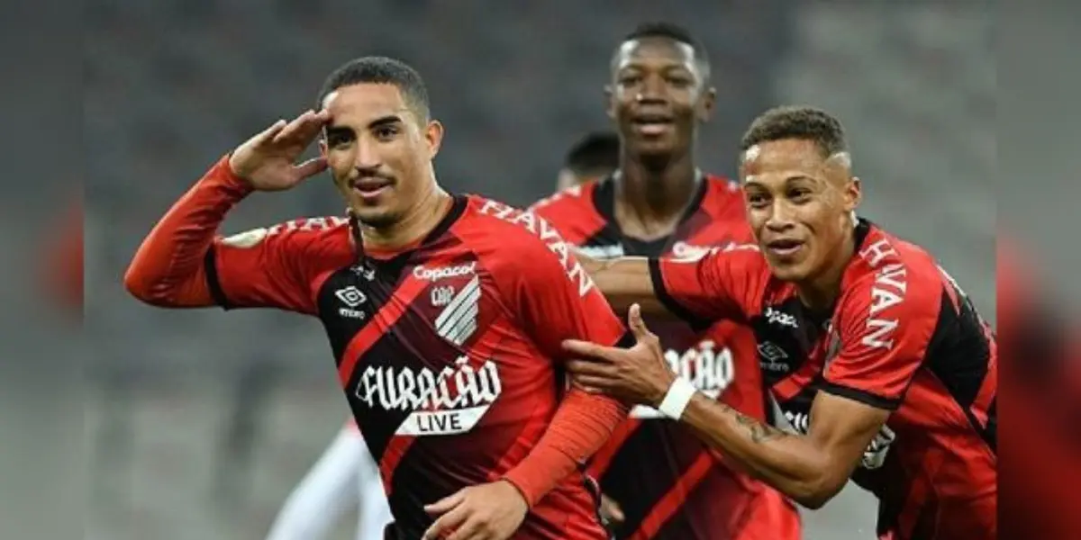 Athlético Paranaense ya viaja rumbo a Bolivia para enfrentarse a La Academia por la Copa Libertadores