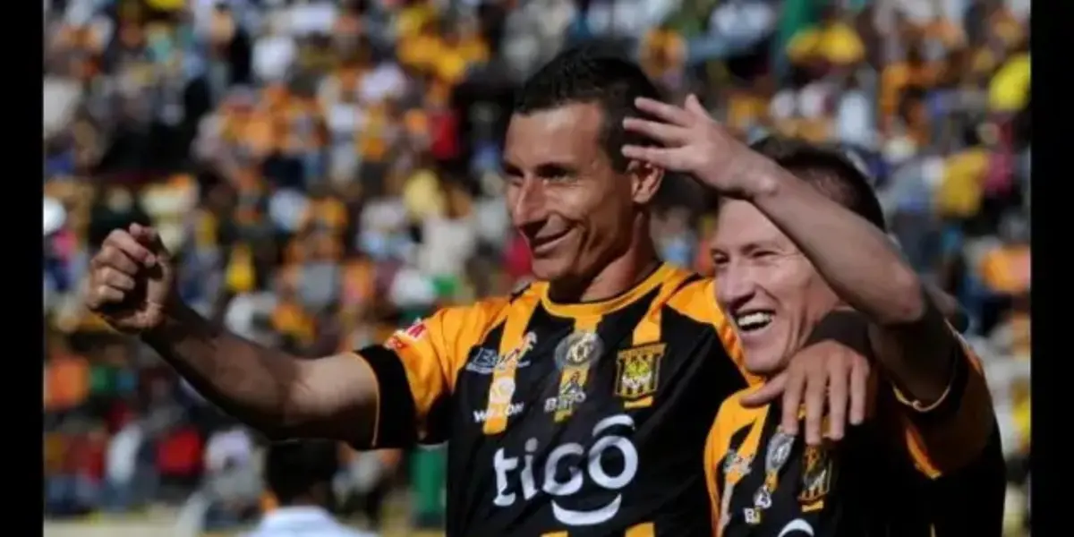 Desde su cuenta de Instagram, el jugador boliviano le dedicó un saludo especial al DT