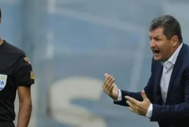 El arbitro amonestó a Jusino por una infracción que el Pampa no consideró y se lo hizo saber al colegiado.