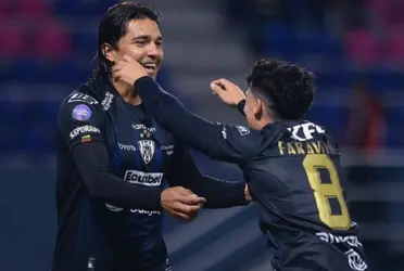 El delantero boliviano quedó libre tras no renovar su contrato en Ecuador.