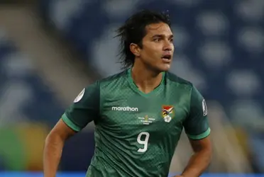 El delantero boliviano se mostró practicando un nuevo deporte.