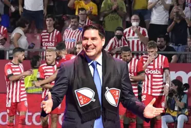 El empresario sorprendió y le dio una alegría a un fanático de Girona.