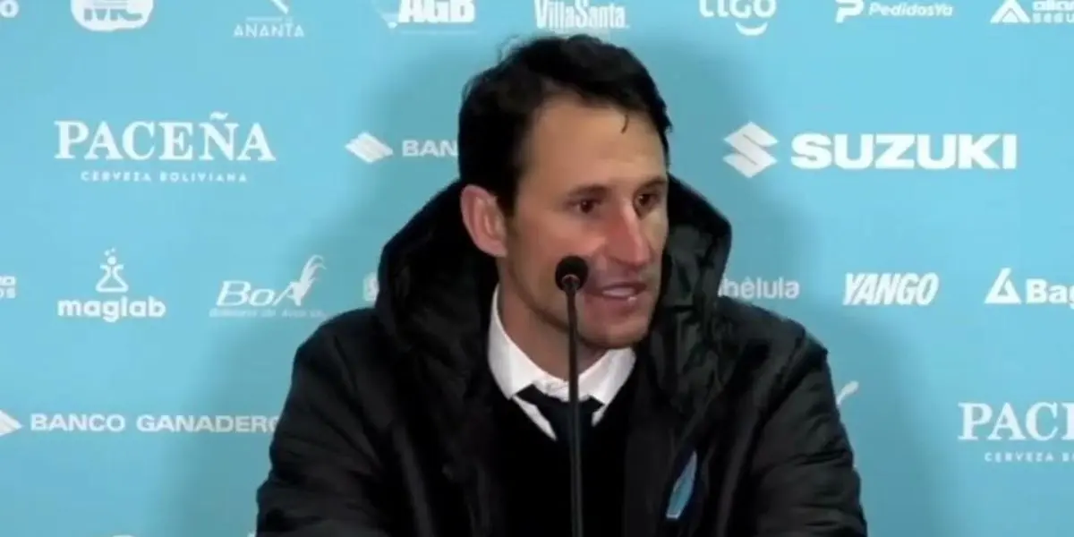 El entrenador español se quejó por el partido y los hinchas piden su salida.