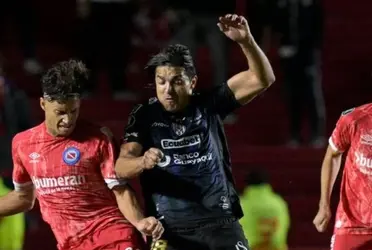 El entrenador tuvo discusiones que podrían costarle el puesto al goleador de la Selección de Bolivia.