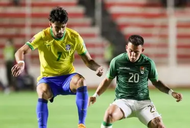 El equipo del boliviano ganó de visitante y se prende en la lucha.