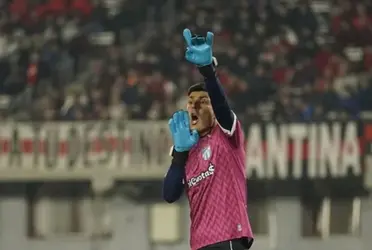 El guardametas de Bolívar compartió una publicación del equipo argentino.