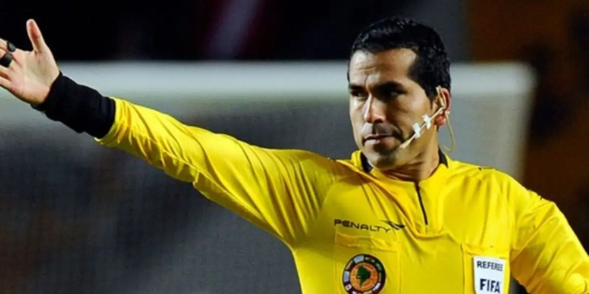 El juez dirigió el encuentro entre La Academia y Royal Pari