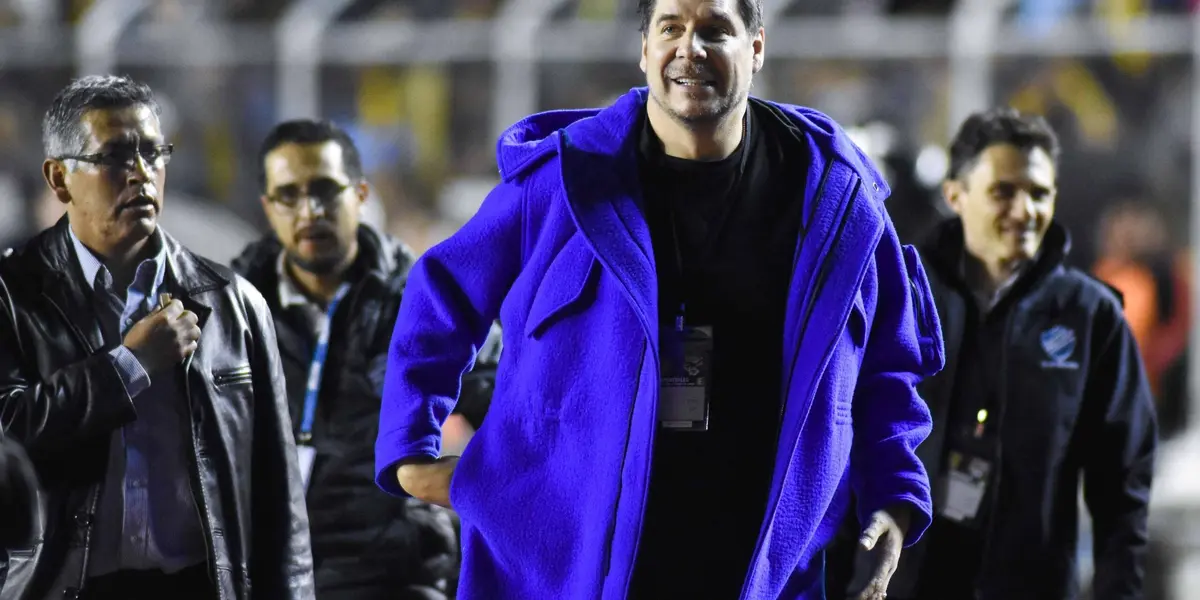 El presidente de la academia no ocultó su molestia por la baja asistencia de público en el estadio Hernando Siles.