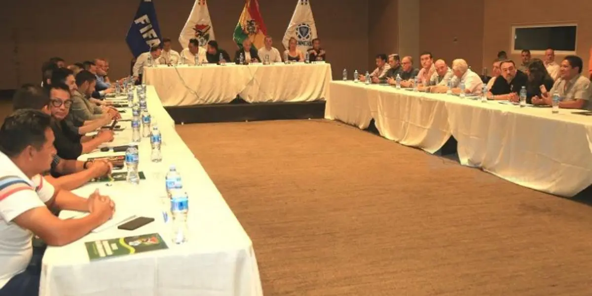 En vísperas del inicio de una nueva temporada, la Primera División de Bolivia atraviesa un momento complejo