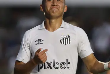 Miguel Terceros ingresó en el minuto 58 y parece irse ganando la confianza de su DT Hellmann en Santos.