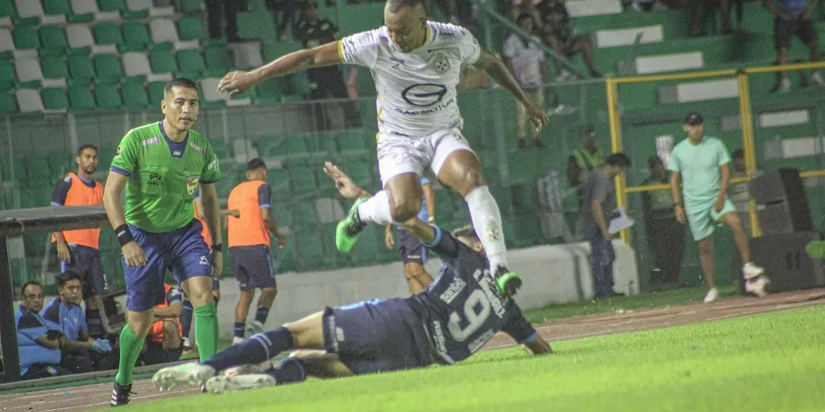 Real Santa Cruz aprovechó los momentos clave y se quedó con los tres puntos.