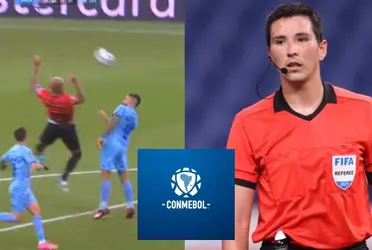 Recordamos otro partido por Copa Libertadores en el que el juez peruano tuvo un dudoso desempeño ante un club de Bolivia.