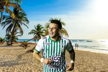 Un player dominicano que se desempeña en el fputbol boliviano se muestra relajado disfrutando de la buena vida.