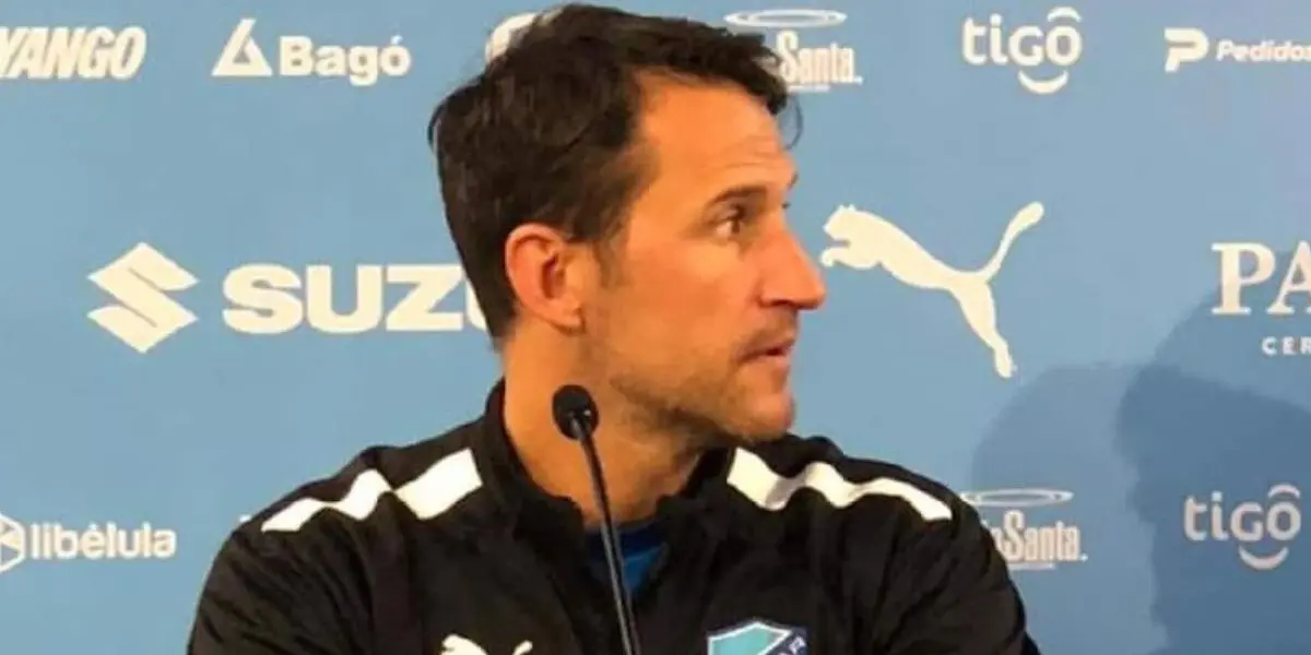 El entrenador de Bolívar redobla la apuesta con los hinchas y cree que podría competir en los tres certámenes.