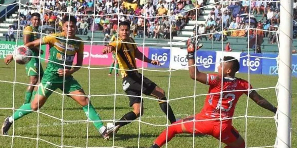 El Pampa no quiso hablar del arbitraje y los directivos de The Strongest pidieron que no los dirija más. 