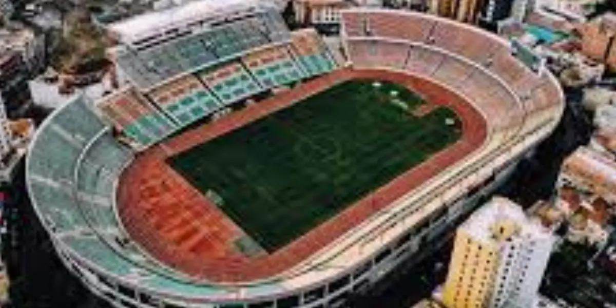 La problemática del estadio que alberga a los equipos paceños con los últimos partidos.